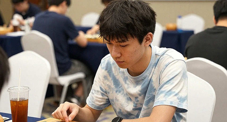 ChessBase Magazine số 225: hai mươi bảy ván cờ ngắn và khoảng trống máy móc không lấp nổi