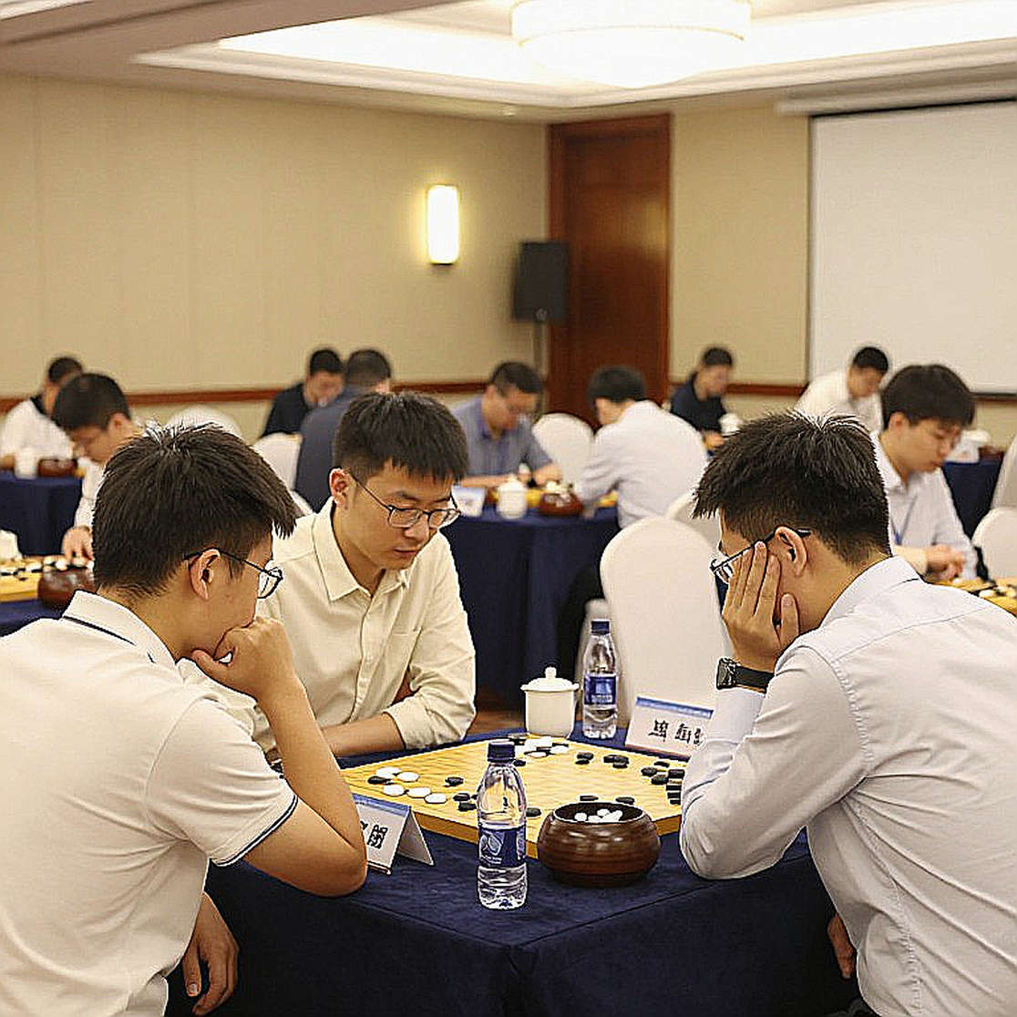 Kasparov, Scotch 2026 và nghề bán giáo trình: điều một tiêu đề “FIDE” không nói